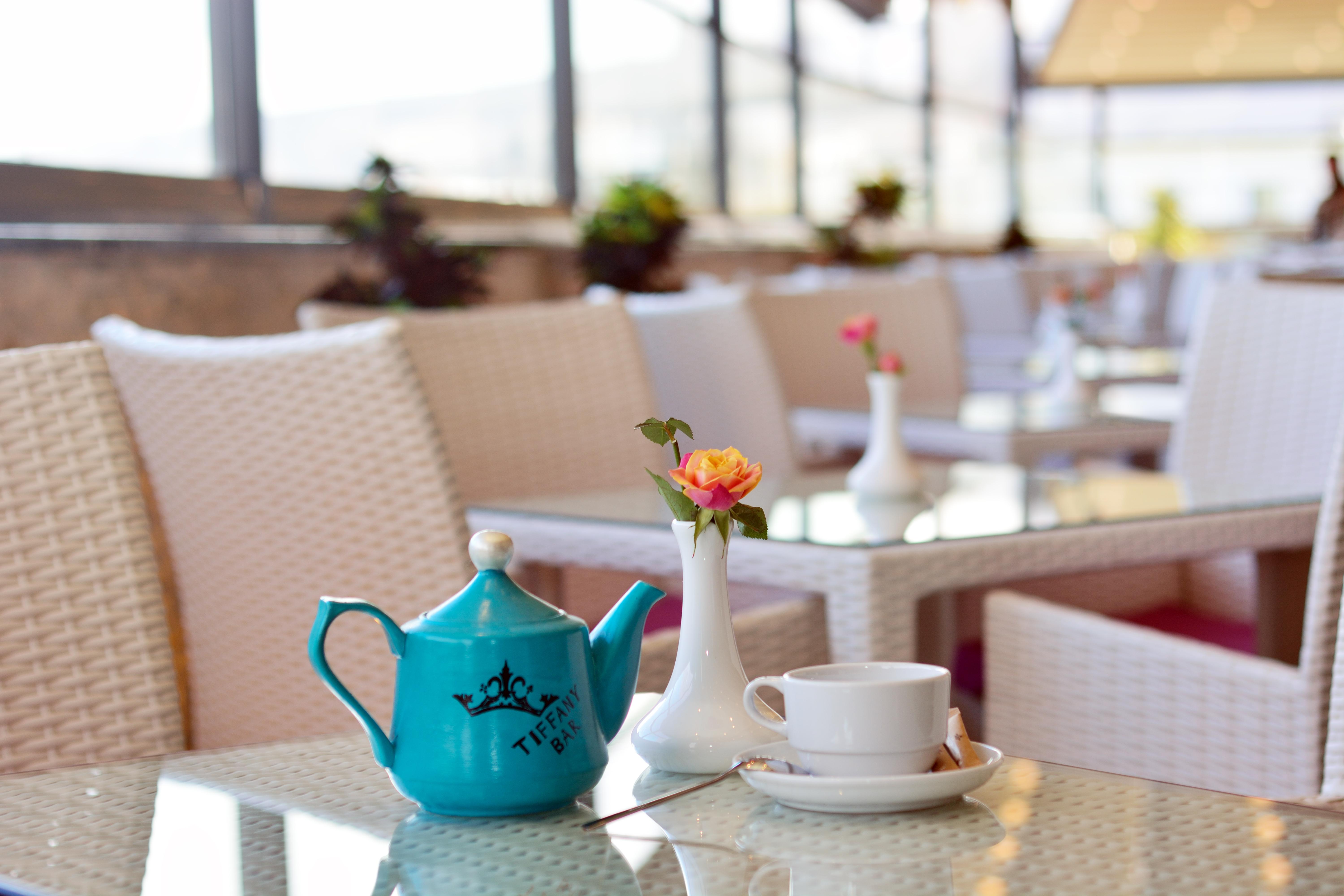 River Side Hotel Tbilisi Bagian luar foto Tea time at the hotel