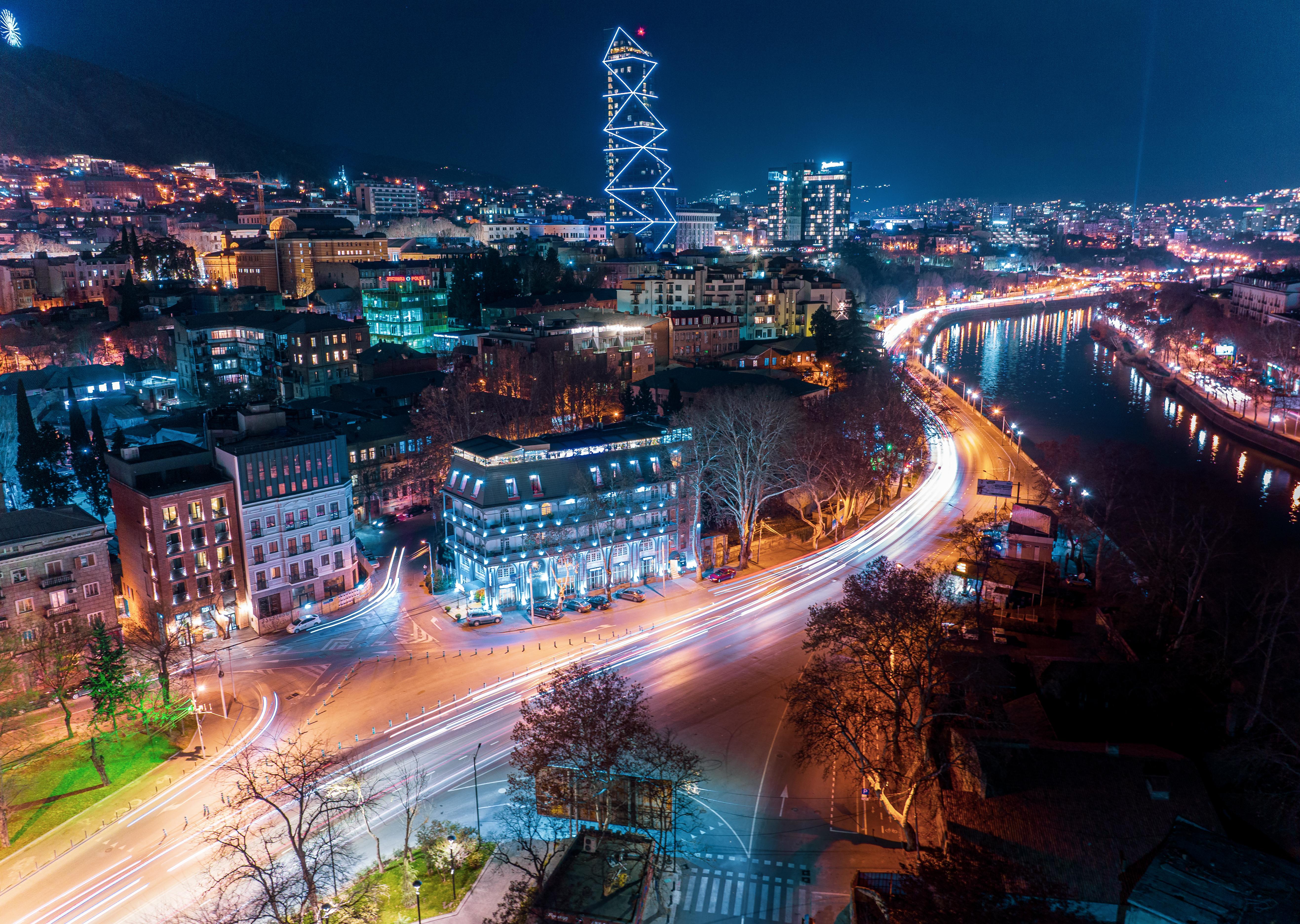 River Side Hotel Tbilisi Bagian luar foto The tower at night