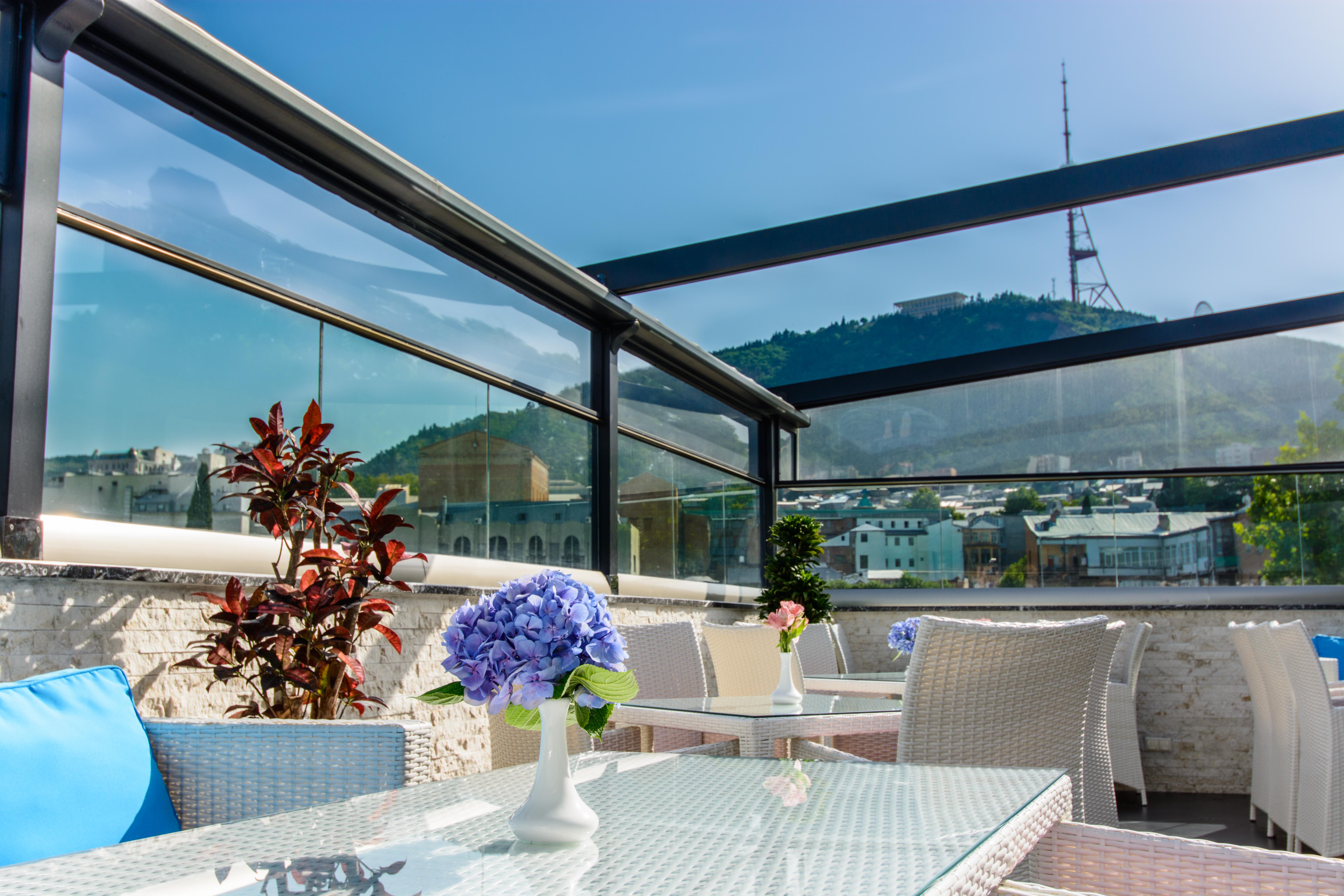 River Side Hotel Tbilisi Bagian luar foto The Sky Bar