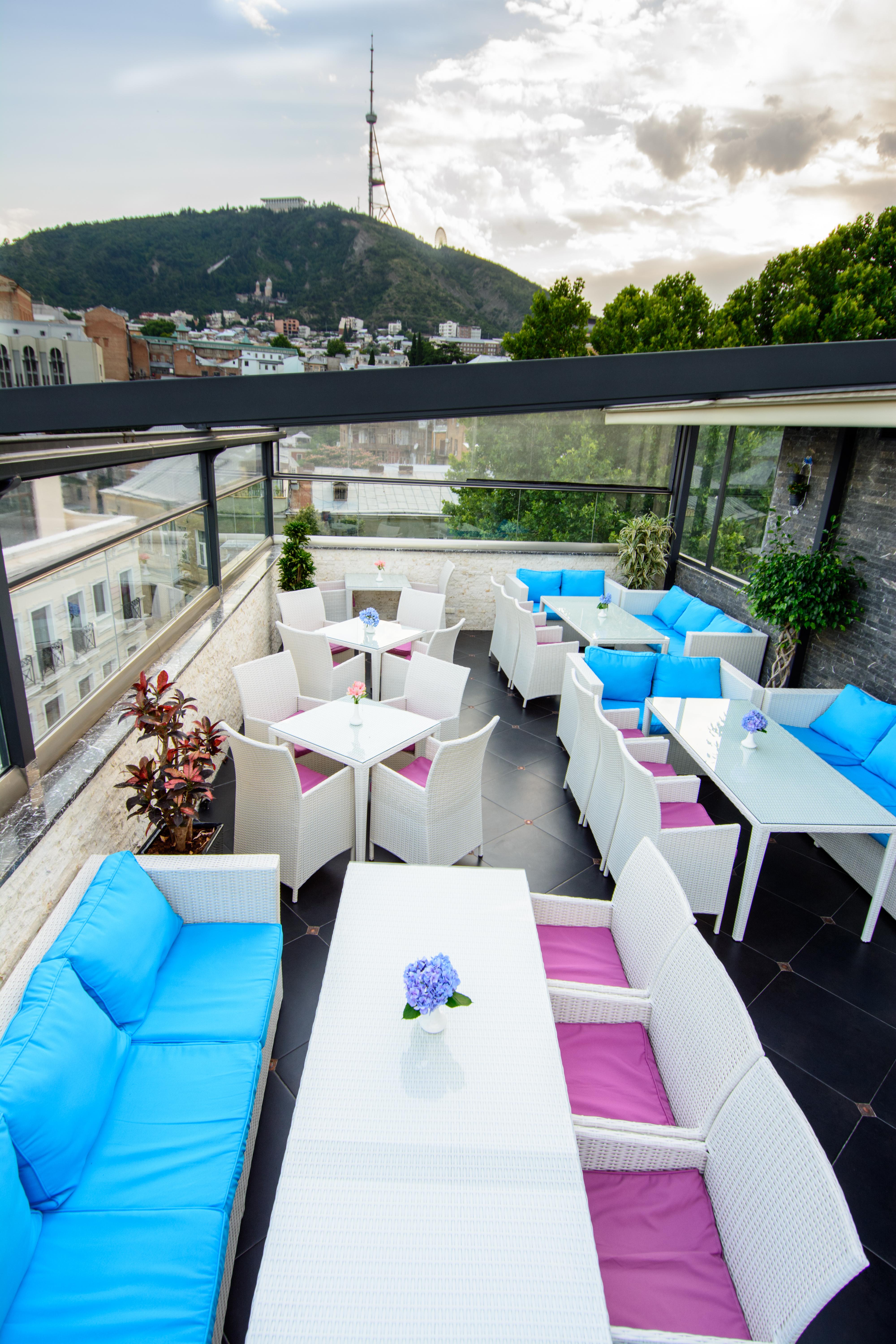 River Side Hotel Tbilisi Bagian luar foto The Sky Bar