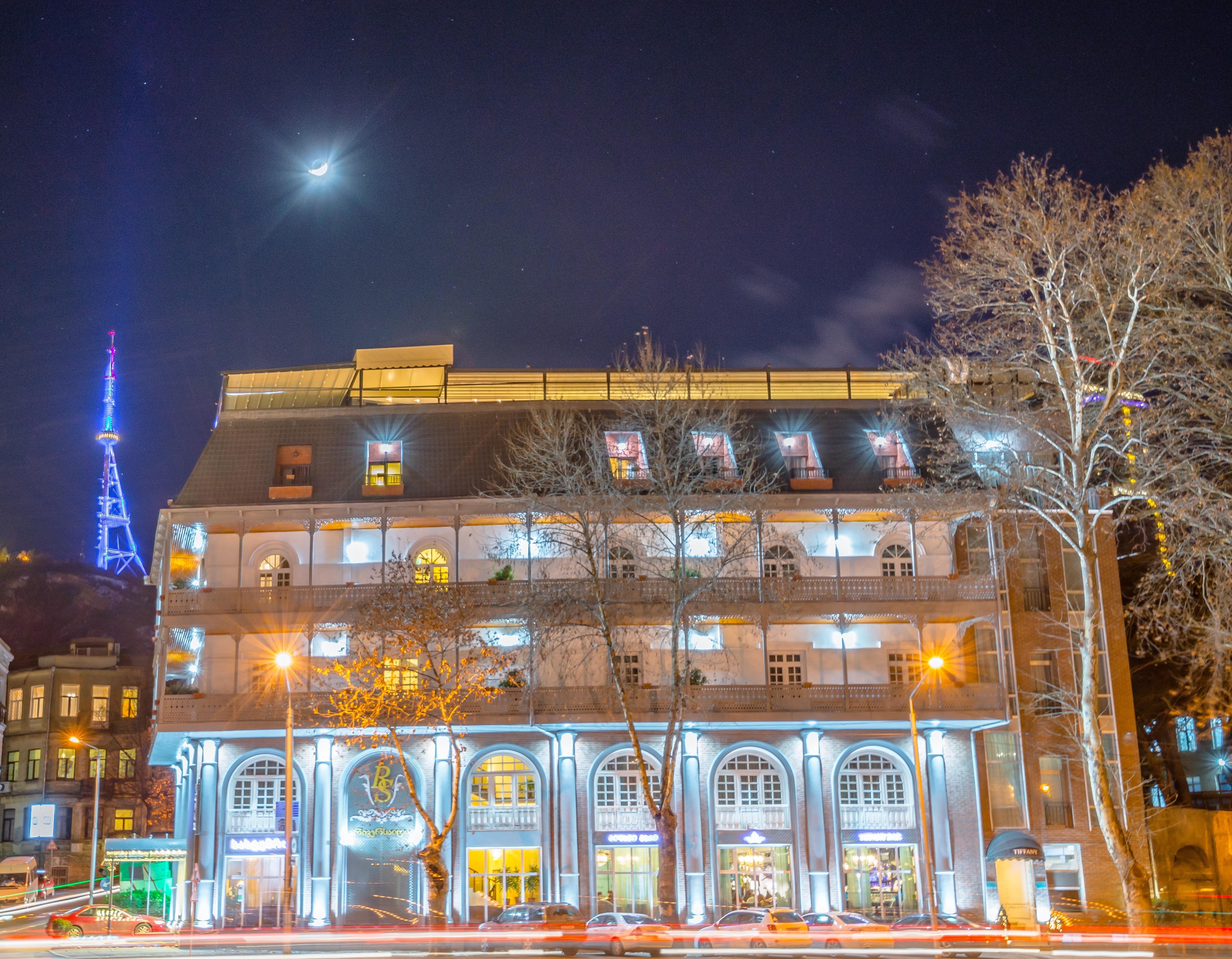 River Side Hotel Tbilisi Bagian luar foto The building of the National Museum of Georgia