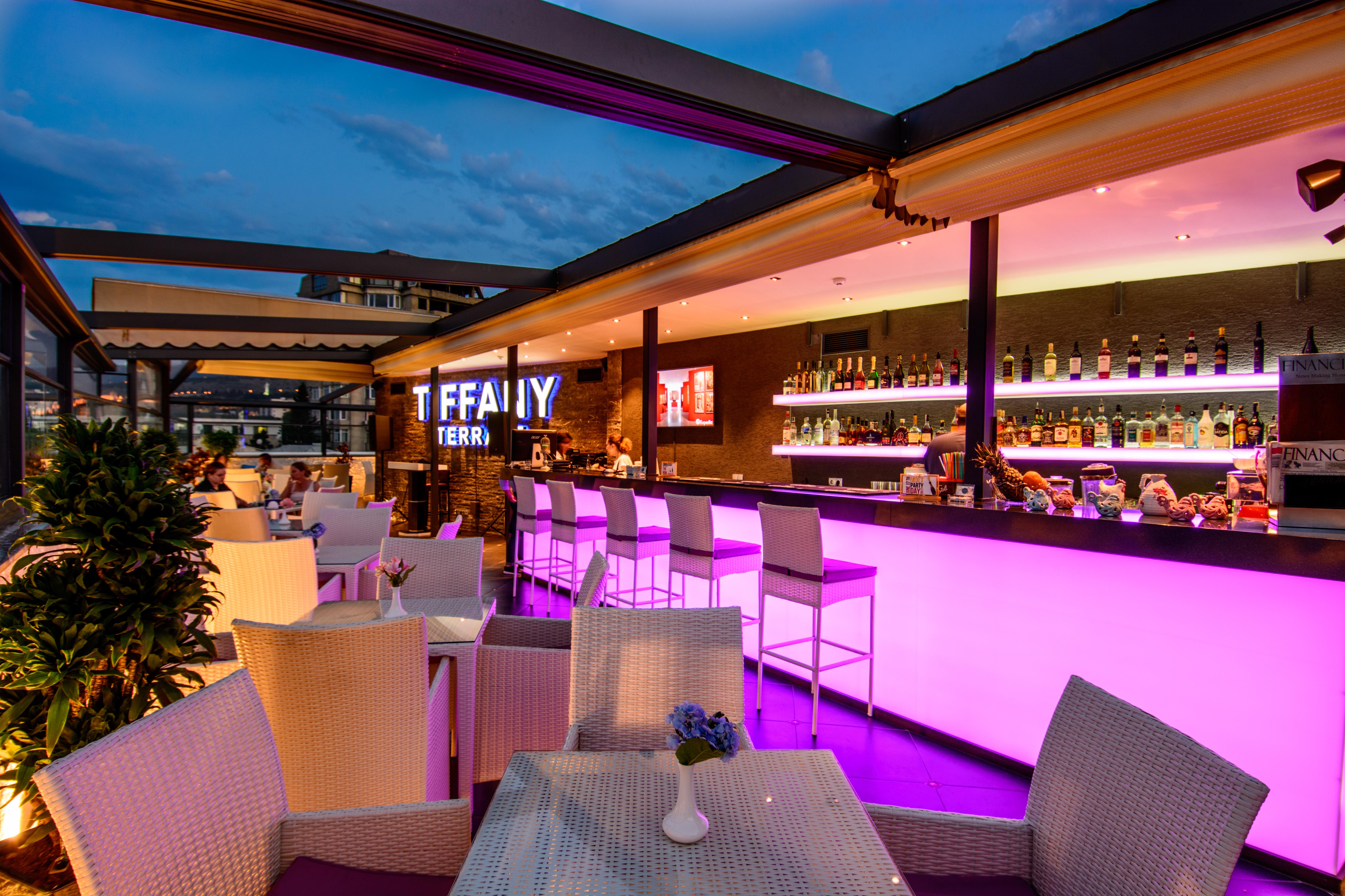 River Side Hotel Tbilisi Bagian luar foto The bar at the top of the hotel
