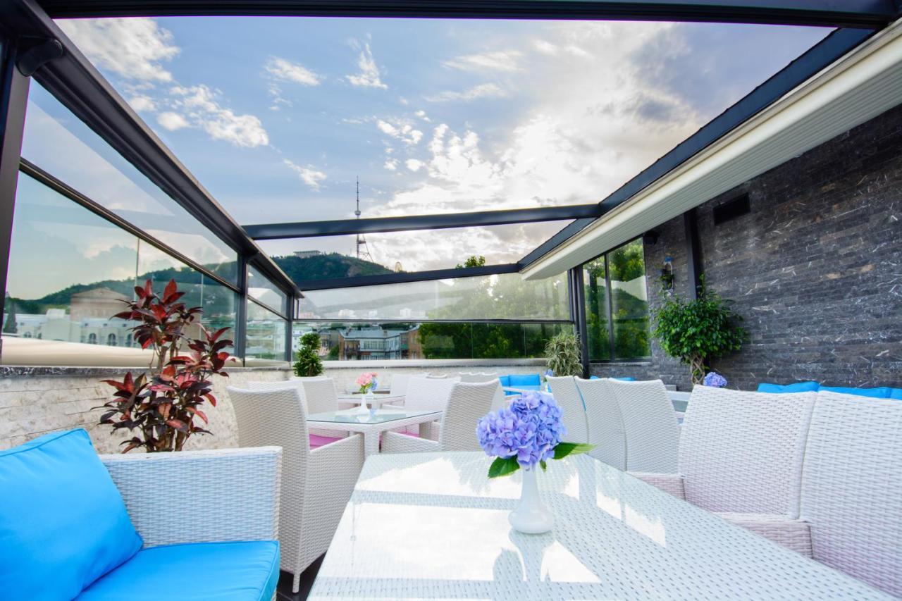 River Side Hotel Tbilisi Bagian luar foto The Sky Bar